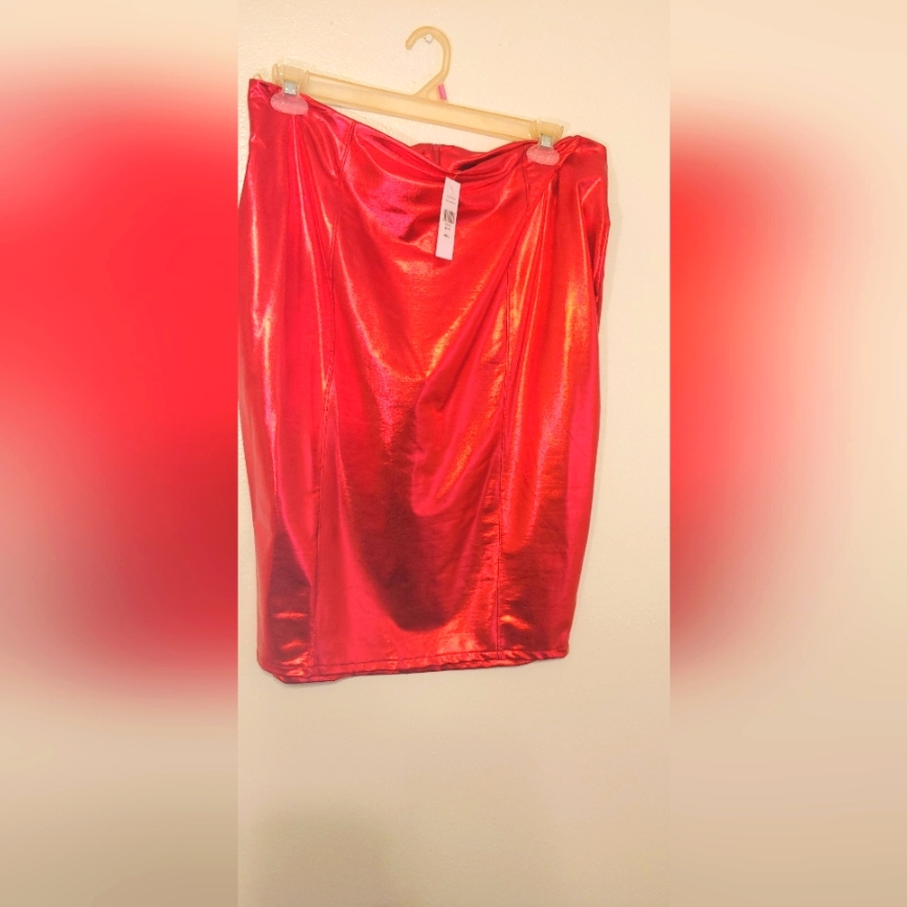 BEAUTIFUL RED METTALIC SKIRT SIZE 2 FTF NEW WITH TAGS